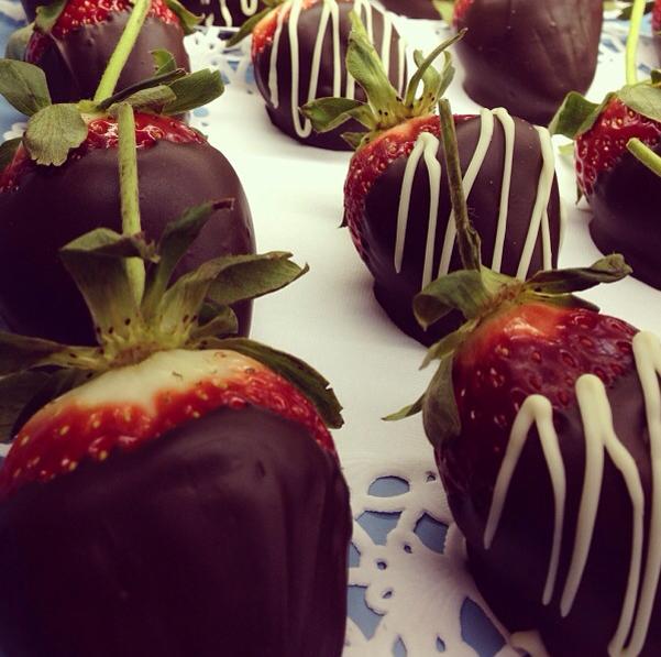 Dining Little Cupcake Bakeshop Brooklyn Strawberry Chocolate