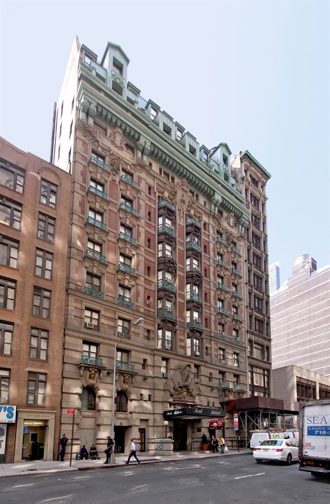 Wolcott Hotel Façade