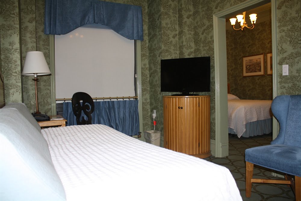 Wolcott Hotel Vintage Room